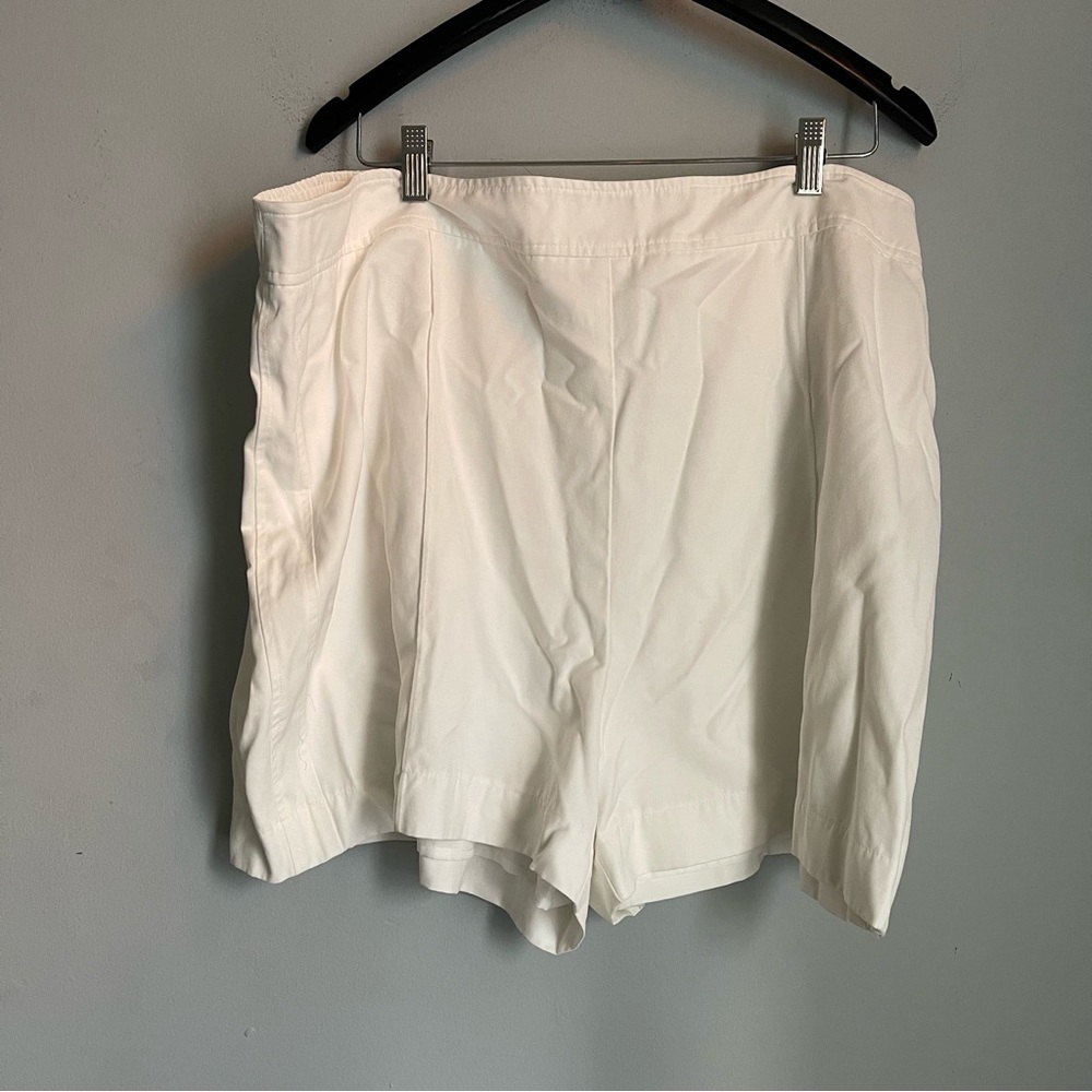 White Nine West Shorts 2X
